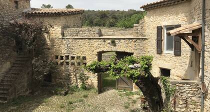 CEVENOL MAS EN ANTIGUA GRANJA FORTIFICADA CERCA DE ANDUZE