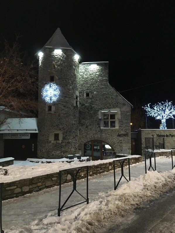 Exterior - T2 cabin 6pers WIFI free in the Parc des Thermes SENSORIA cable car 150m away (saint lary soulan)