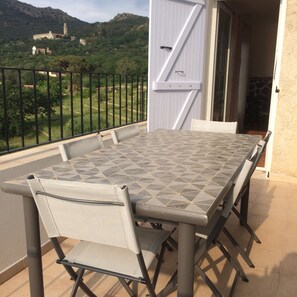 Outdoor dining - HIGH OF VILLA, APARTMENT 3 ROOMS 120 M2 SEEN SEA AND MOUNTAIN IMPRENABLE (Pigna)