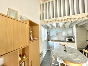 Fridge, microwave, dishwasher, coffee/tea maker