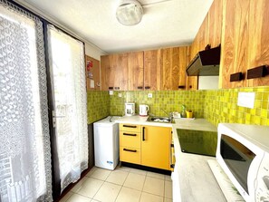 Fridge, microwave, oven, dishwasher - Maison Girolle by Agence Bru - 1759 (Lacanau)