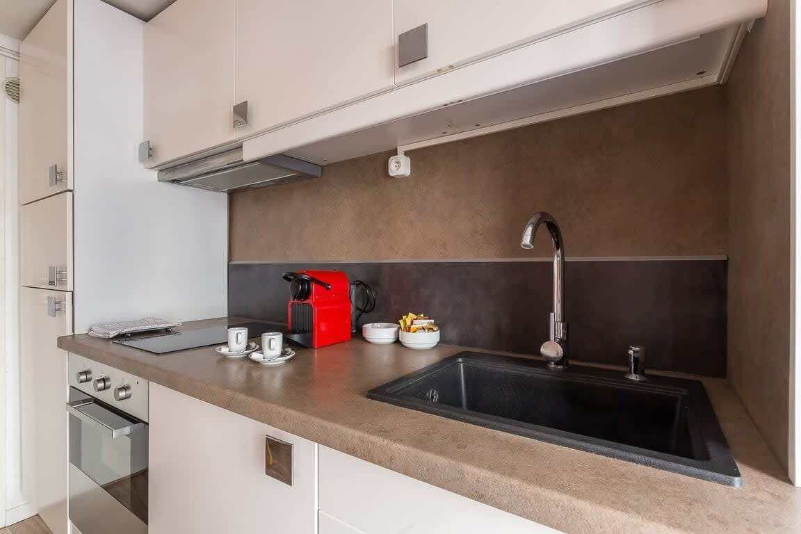 Fridge, microwave, oven, coffee/tea maker