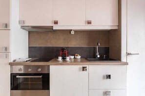 Fridge, microwave, oven, coffee/tea maker