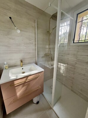 Bathtub