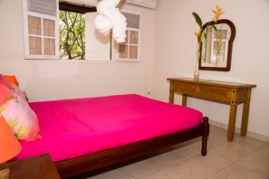 2 makuuhuonetta, silitysrauta/-lauta, ilmainen Wi-Fi, vuodevaatteet