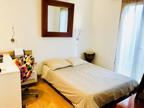 3 slaapkamers, een strijkplank/strijkijzer, wifi, rolstoeltoegang