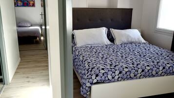 3 bedrooms, iron/ironing board, internet, bed sheets
