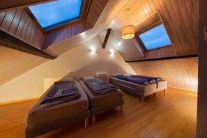 10 habitaciones, escritorio y tabla de planchar con plancha 