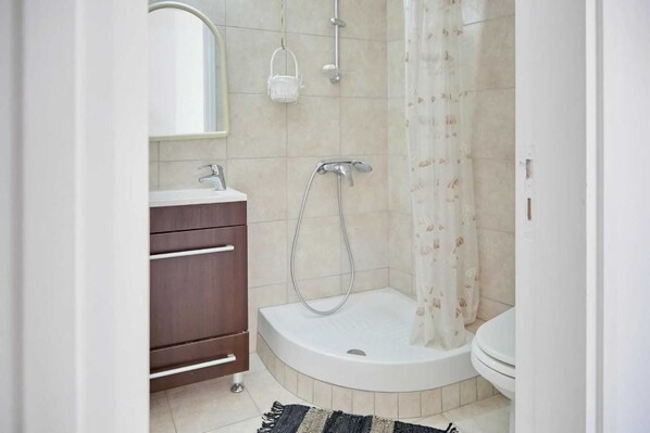 A bathroom with a shower, toilet, and vanity. - Lefkara View (Pano Lefkara)