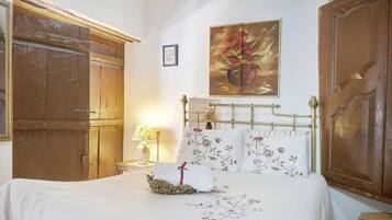 Traditional House, 1 Bedroom | In-room safe, soundproofing, iron/ironing board, free cribs/infant beds