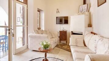 Traditional House, 1 Bedroom, Fireplace | Living room | Flat-screen TV