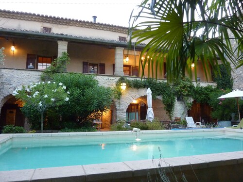 Spacious Mas 18th century,for 10 persons,  private pool, near Uzès