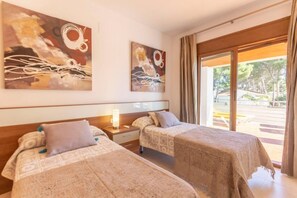 3 habitaciones, tabla de planchar con plancha, cuna de viaje y wifi 