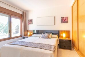 3 habitaciones, tabla de planchar con plancha, cuna de viaje y wifi 