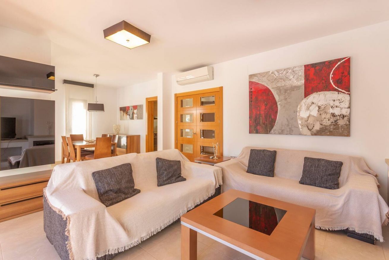 Flat-screen TV, fireplace