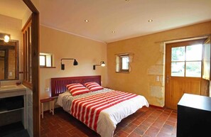 3 bedrooms, iron/ironing board, travel crib, free WiFi
