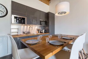 冷蔵庫、電子レンジ、オーブン、食器洗い機