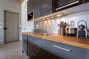 Fridge, microwave, oven, dishwasher - Pearl - Furnished apartment - Downtown Lyon (Lyon-1er-Arrondissement)