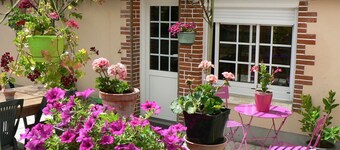 Chantilly (Dinner and breakfast available, electric car recharging stations) 