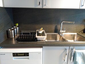 Coffee/tea maker, fridge, microwave, oven