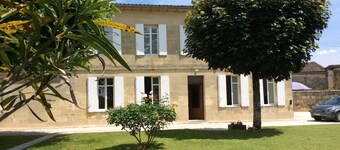 Cómoda casa de piedra Casa *** en el corazón de la ciudad de St Emilion 2-8 Pers