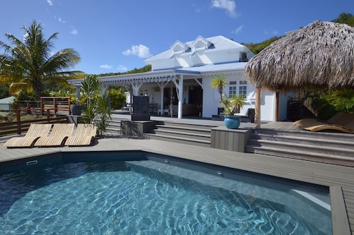 La spacieuse Villa Coconut vue magnifique à 180° sur la mer le rocher du Diamant