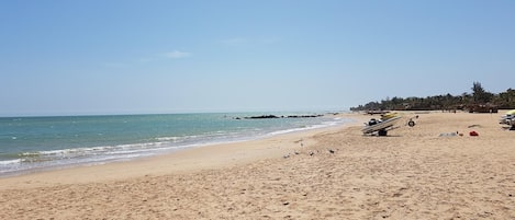 Plage à proximité, chaises longues