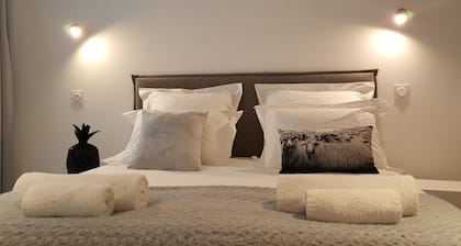 PROMO STUDIO 2 Personen "Indoor POOL 28 ° / JACUZZI bei 36 °" 4 Holiday Keys "