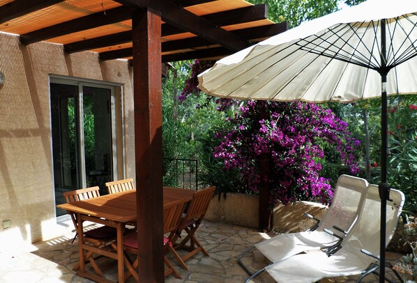 تناول الطعام بالخارج