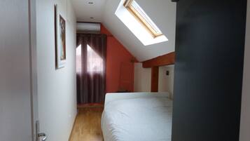 2 habitaciones, cuna de viaje, wifi gratis y ropa de cama