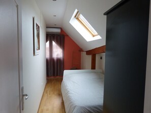 2 habitaciones, cuna de viaje, wifi gratis y ropa de cama 