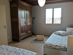 2 chambres, bureau, fer et planche à repasser, Wi-Fi gratuit