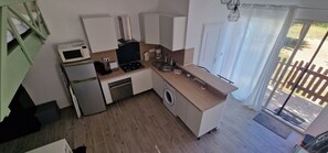 Fridge, microwave, oven, stovetop - SUNNY HOME / STUDIO ALL EQUIPPED (Cuges-Les-Pins)