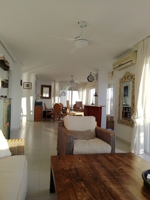 TV, DVD player, books, music library - Panoramic terrace with 220 ° view on the Mar Menor, and in the distance Cabo de Palos (MURCIA)