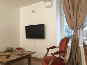 Interior - The Lieutenance, 45m2, terrace, WIFI, Honfleur center (Honfleur)