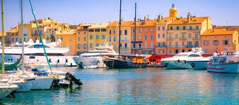 MARINES DE GASSIN : 2-BEDROOMS APARTMENT WITH CABIN IN A RESIDENCE IN FRONT OF THE SEA WITH POOL