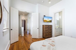 3 bedrooms, iron/ironing board, bed sheets