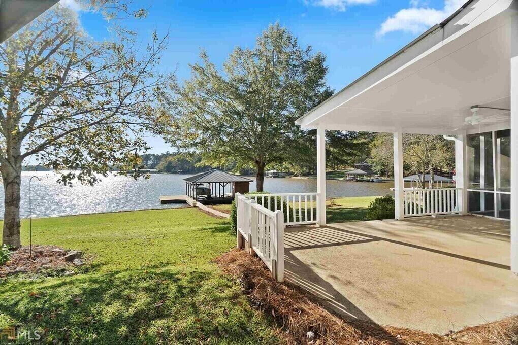 Big Water Views on the main part of the lake. Private Boat Ramp and Fire Pit 
