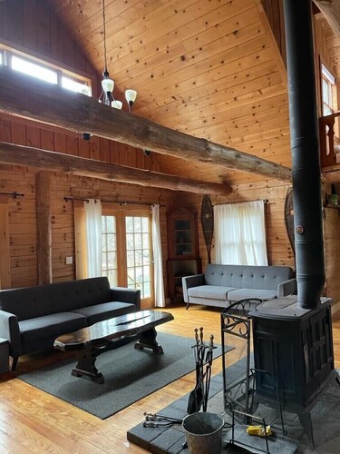 Waterfront Secluded Log-house w/Sauna, Games, More, Mins To Town & Activities