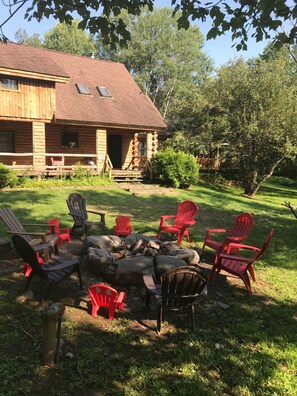 Terrace/patio - Waterfront Secluded Log-house w/Sauna, Games, More, Mins To Town & Activities (Windham)