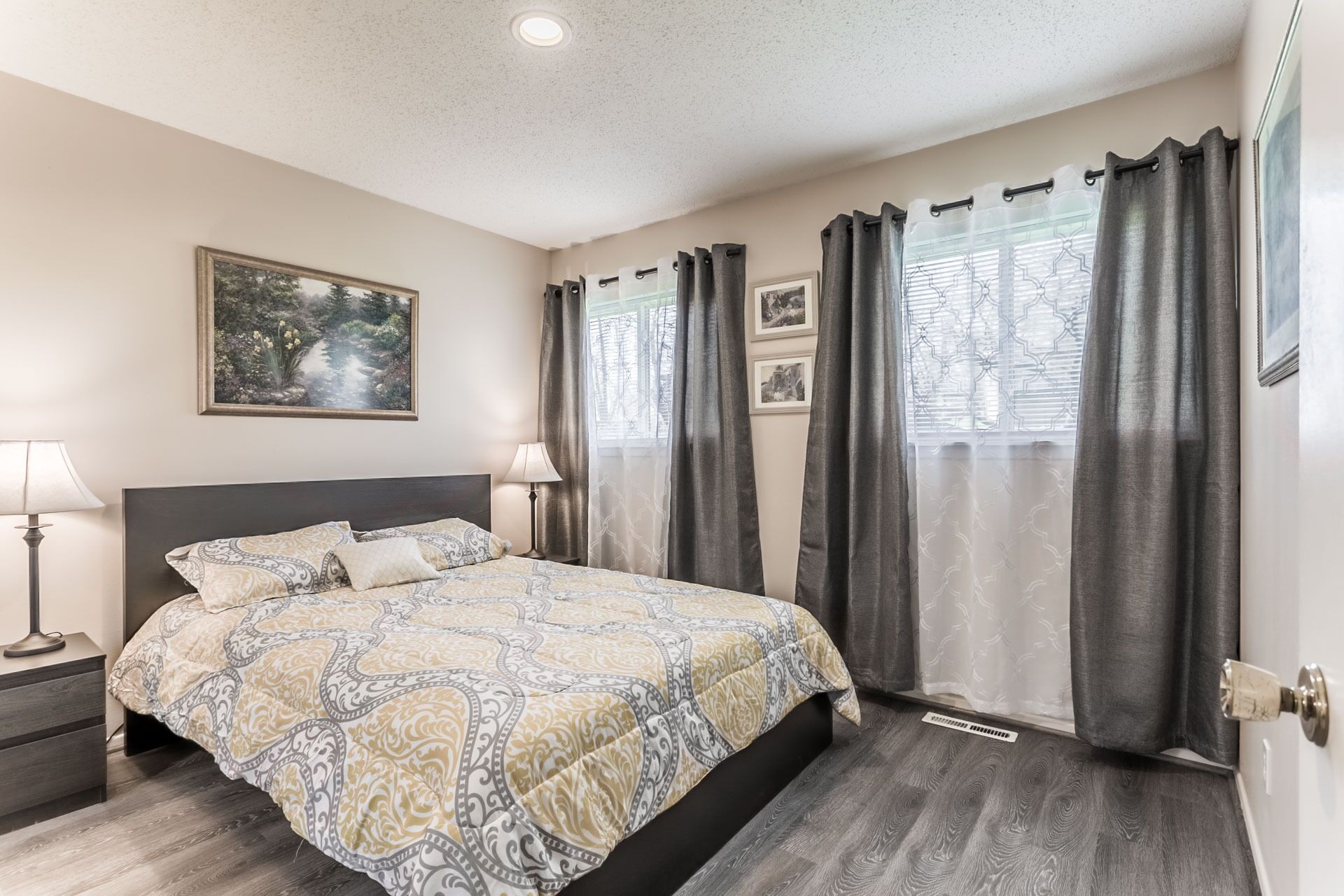 3 bedrooms, iron/ironing board, internet, bed sheets