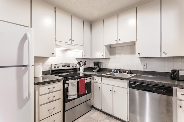 Microwave, dishwasher, coffee/tea maker, toaster