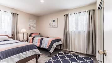 3 bedrooms, iron/ironing board, internet, bed sheets