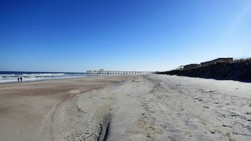 Plage, chaises longues