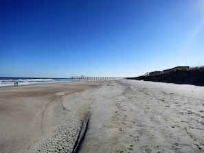 Plage, chaises longues