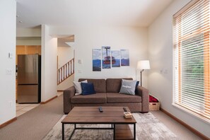 TV, fireplace, stereo