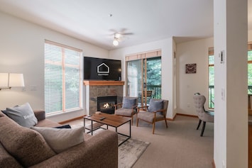 Living area: Gas fireplace, TV, sofa bed