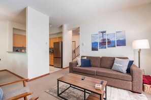 TV, fireplace, stereo