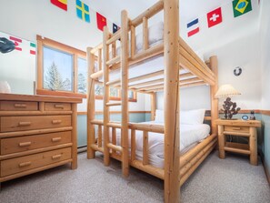 2 Schlafzimmer, BĂŒgeleisen/BĂŒgelbrett, kostenloses WLAN, BettwĂ€sche