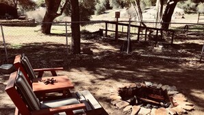 A picnic area with a fire pit and benches. - The High Country Hobo Preserve: Rustic Cabin (Descanso)